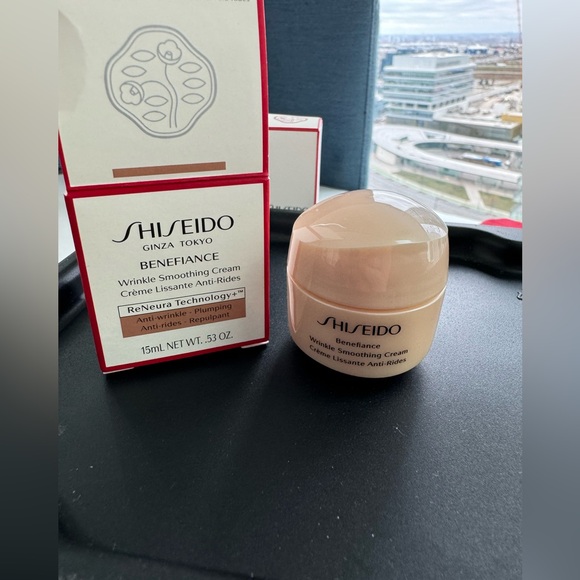 Shiseido Bundle (Wrinkle Cream, Makeup Remover , Mini Lipstick &Full Lash Serum) - Picture 3 of 7